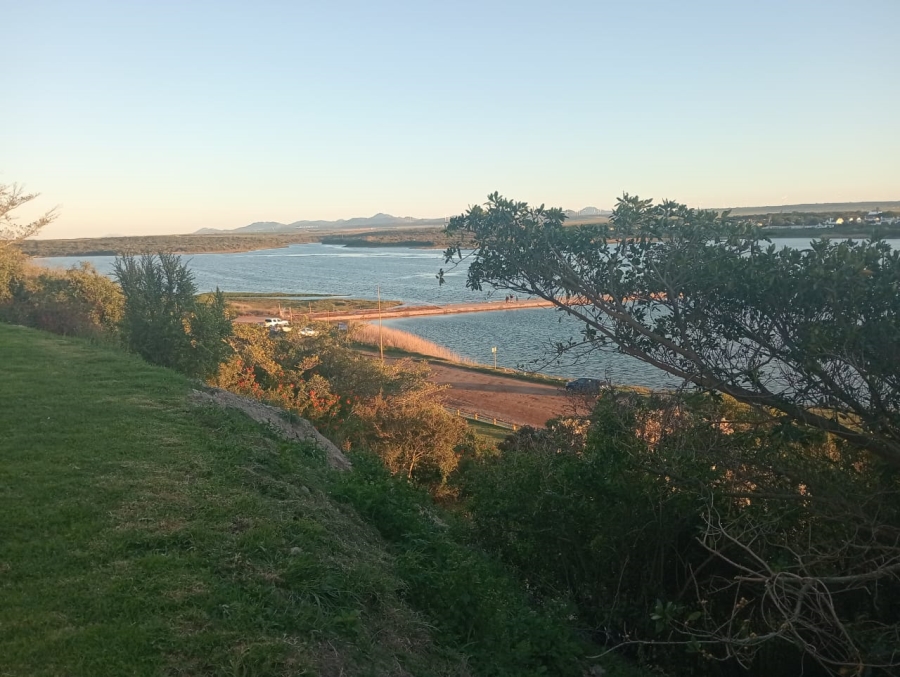 5 Bedroom Property for Sale in Paradise Beach Eastern Cape